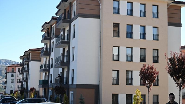 Malatya'da deprem konutları ve iş yerlerinin yapımı sürüyor