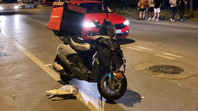 Edirne'de motokuryenin yaralandığı kaza güvenlik kamerasında