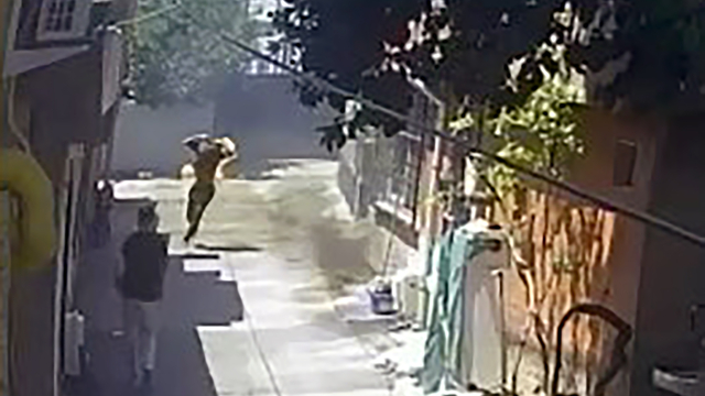 Miras anlaşmazlığı nedeniyle yeğenini yaktı; o anlar kamerada