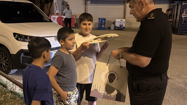 Edirne'de Emniyet Müdürü polis olmak isteyen çocuklara "çok kitap okuyun" tavsiyesinde bulundu