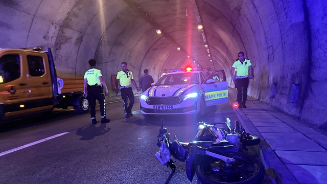 Sinop'ta "dur" ihtarına uymayan motosikletin çarptığı polis yaralandı