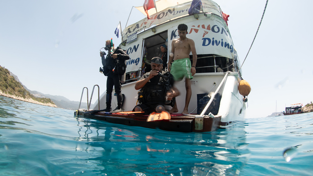 Engelli dalış rekortmeni, turistlere Türkiye'nin su altı güzelliklerini tanıtıyor