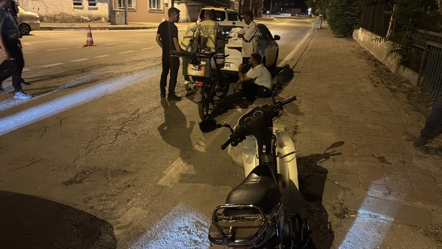 Edirne'de kontrol noktasından kaçmaya çalışan sürücüler polislerce yakalandı