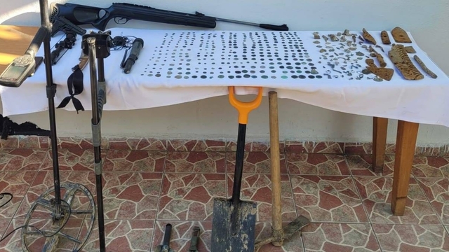 Tekirdağ'da bir evde tarihi eser niteliğinde 432 sikke ve obje ele geçirildi