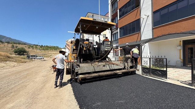 Karabük Belediyesi asfalt çalışmalarına devam ediyor
