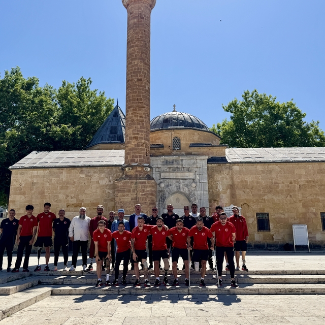 Ampute Futbol Milli Takımı, Kırşehir'den dualarla uğurlandı