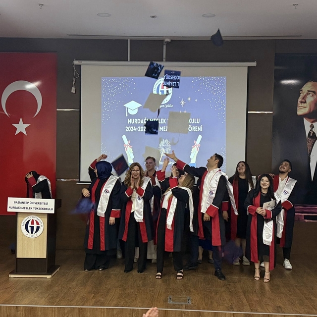 GAÜN Nurdağı MYO'da mezuniyet töreni