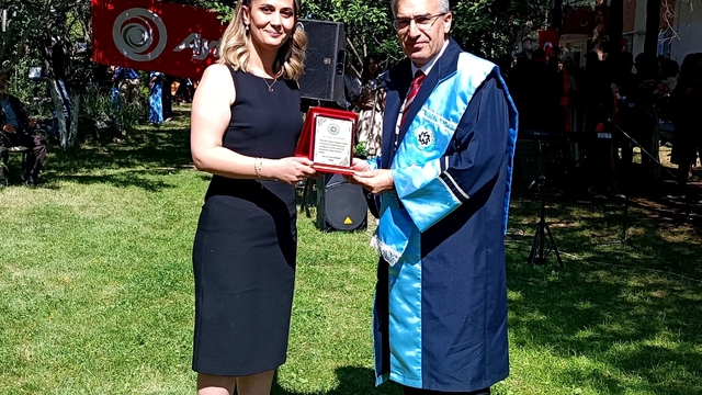 Kağızman'da üniversite öğrencileri mezuniyet heyecanı yaşandı