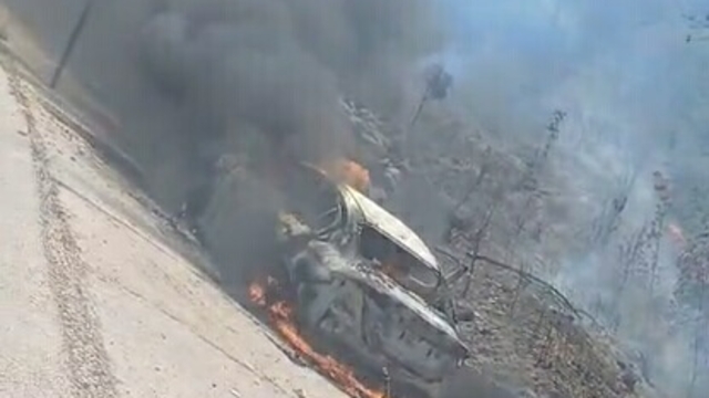 İstinat duvarına çarpan otomobil alev aldı: 1 ölü, 2 yaralı