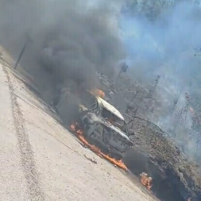 İstinat duvarına çarpan otomobil alev aldı: 1 ölü, 2 yaralı