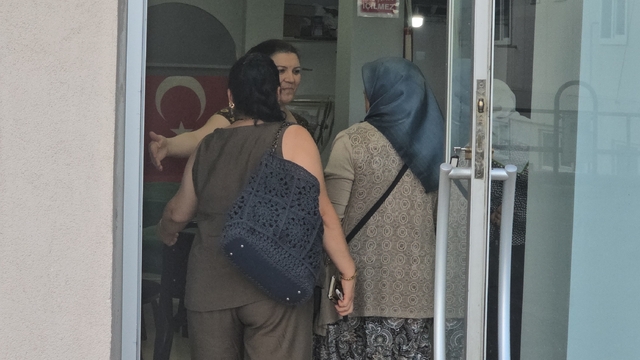 Karabük'te kıraathane işleten çift, dükkanlarını bir akşamlığına kadınlara tahsis etti