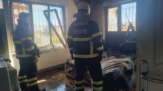 Aksaray'da apartmanda çıkan yangına müdahale eden kişi dumandan etkilendi