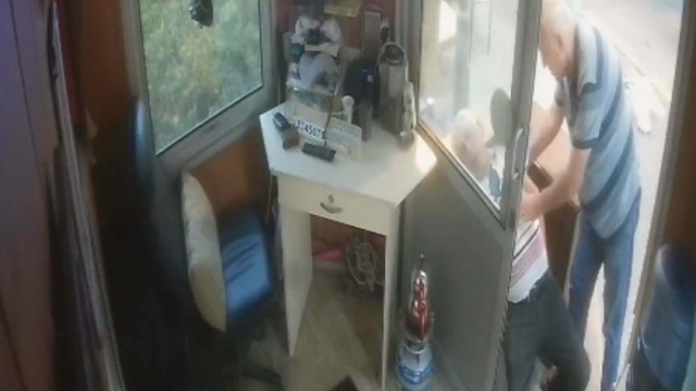 Taksi durağında peş peşe kalp krizi geçiren 2 kişi öldü