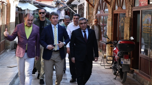Amasya Valisi Bakan, Merzifon'da ziyaretlerde bulundu