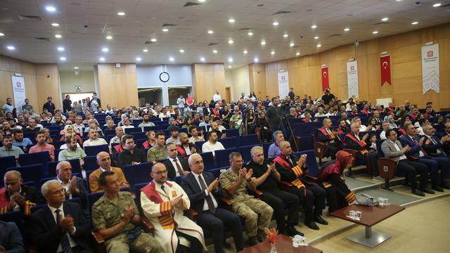 Muş Alparslan Üniversitesi'nde mezuniyet töreni düzenlendi