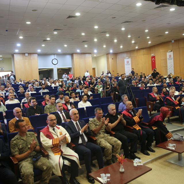 Muş Alparslan Üniversitesi'nde mezuniyet töreni düzenlendi