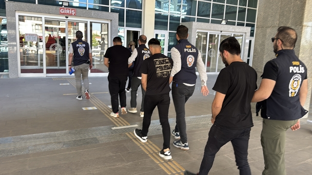 GÜNCELLEME - Edirne merkezli operasyonda iş bulma vaadiyle dolandırıcılık yapan 10 şüpheli yakalandı