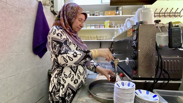 Kastamonu'da çay ocağı işleten kadın örnek oluyor