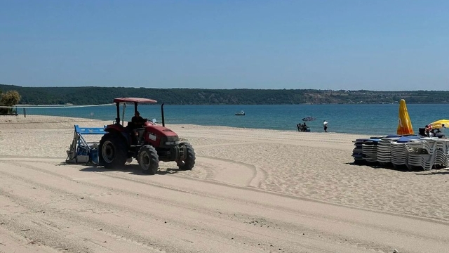 Karadeniz'e kıyısı bulunan İğneada'da kumsal temizliği yapıldı