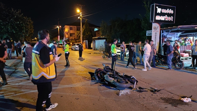 Sakarya'da otomobil ile çarpışan motosiklet sürücüsü yaralandı