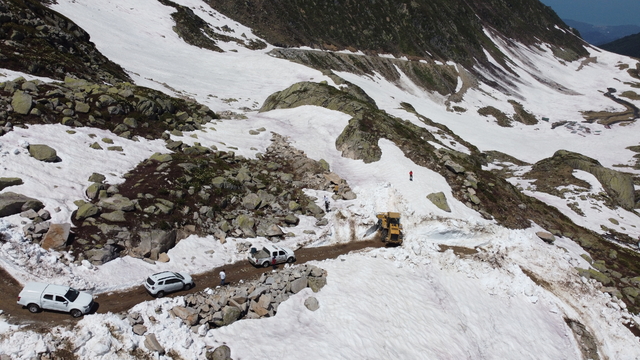 Rize'de haziran sonunda karla mücadele