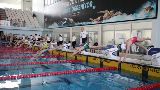 Kırkpınar Yüzme Şenliği başladı