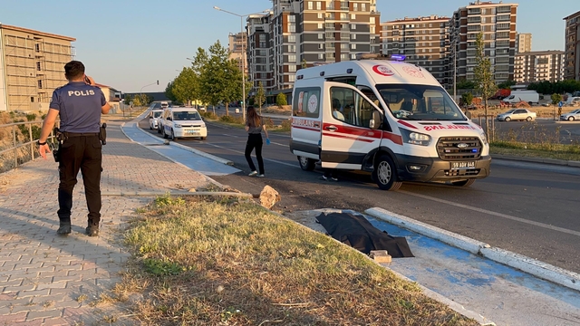 Yön levhası direğine çarpan motosikletin sürücüsü 14 yaşındaki Azra hayatını kaybetti