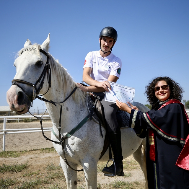 At üzerinde diploma alan üniversiteliler, atçılık sektörünün nitelikli elem...