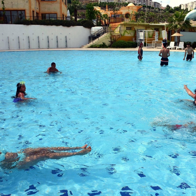 'Serinlemek için girilen sudaki bakteri miktarı ölümcül sonuçlara neden ola...