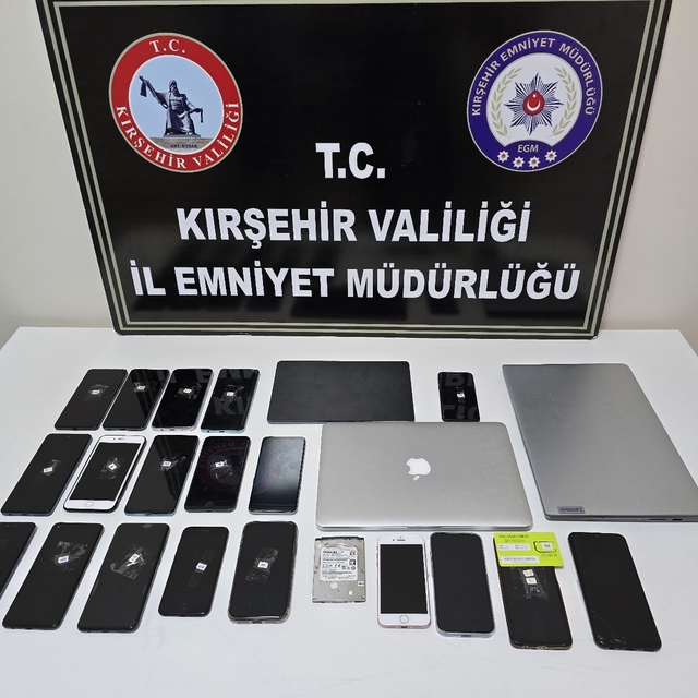 Kırşehir merkezli yasa dışı bahis çetesine yönelik operasyonda yakalanan 6...