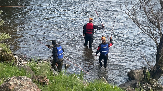 Kura Nehri'nde kaybolmuştu; 73 kişilik ekip arıyor