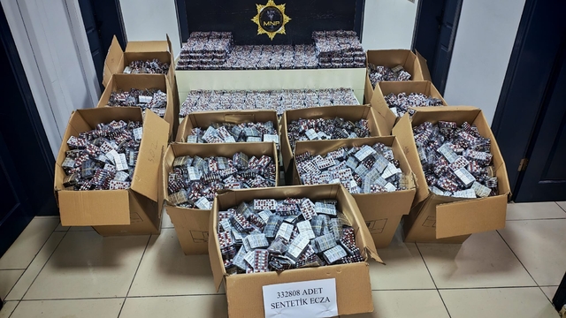 Mersin'de 332 bin 808 sentetik ecza hapı ele geçirildi