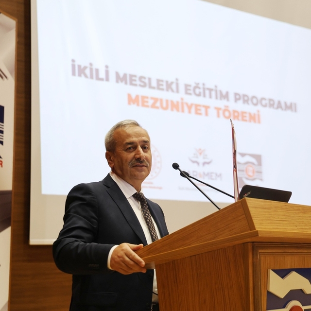 Karabük'te yapılan "İkili Mesleki Eğitim Uygulaması" ilk mezunlarını verdi