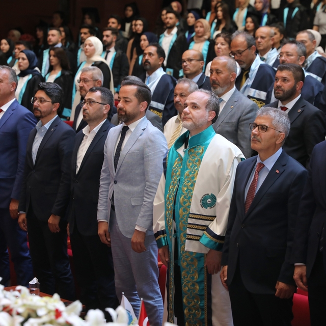 Niğde Ömer Halisdemir Üniversitesi'nde mezuniyet töreni düzenlendi