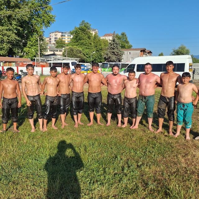 Zonguldak'taki yağlı güreşçiler Kırkpınar'a hazırlanıyor