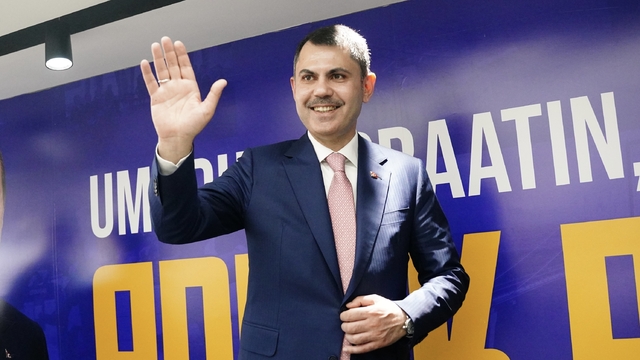 Bakan Kurum, AK Parti Güngören İlçe Başkanlığını ziyaret etti