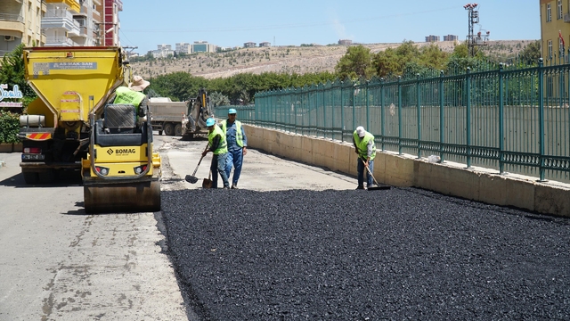 Haliliye'de yol yenileme çalışmaları sürüyor