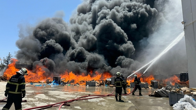 Batman'da meyve suyu fabrikasında yangın