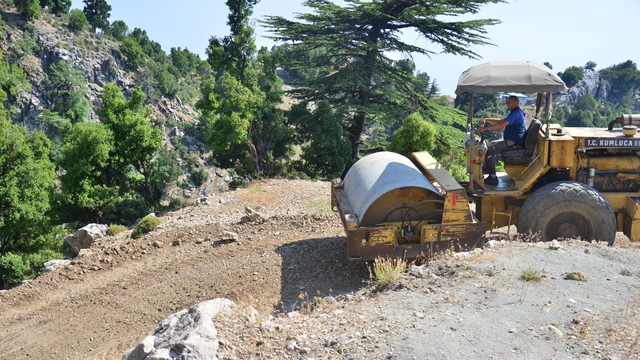 Kumluca'da yayla yollarında bakım ve onarım çalışması