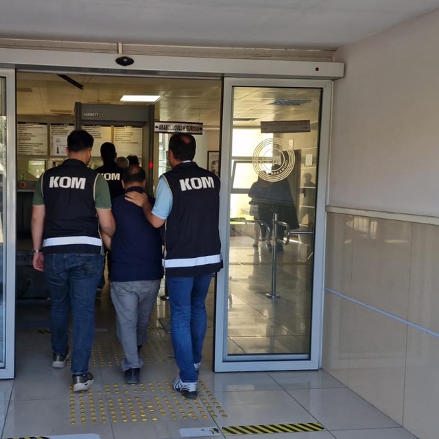 Müze müdürü ve muhasebecisine gözaltı