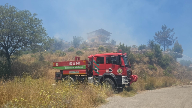 Serik'te tarım arazisinde çıkan yangın söndürüldü