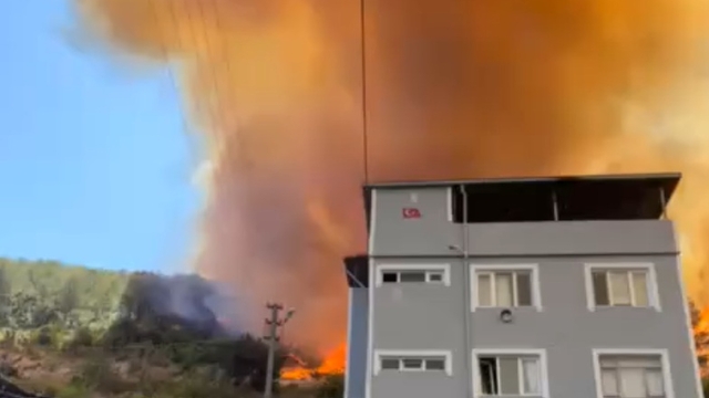 Bursa'da maki yangını; alevlerin arasında mahsur kaldılar (3)
