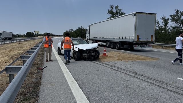 Edirne'de otomobil ile SUV araç çarpıştı, 2 kişi yaralandı