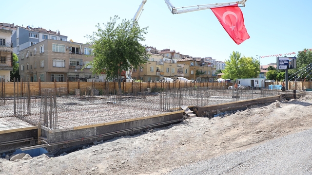 Aydınlıkevler Mahallesi'nde kentsel dönüşüm konutlarının temeli atıldı