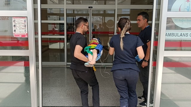 Adıyaman'da devrilen minibüsteki 4'ü çocuk 5 kişi yaralandı