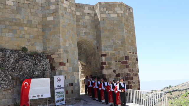 Elazığ'da "Bilim Kafe" etkinliğinde "Harput'un UNESCO Yolculuğu ve Harput İç Kale Kazıları" anlatıldı