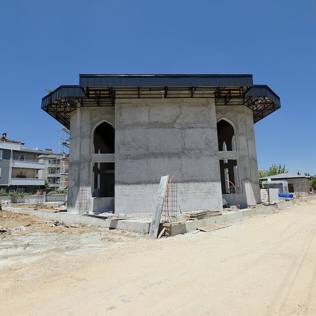 Bursa'da çatıdan düşen işçi yaralandı