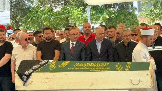 Genelkurmay Başkanı Orgeneral Gürak'ın kayınvalidesi son yolcuğuna uğurladı