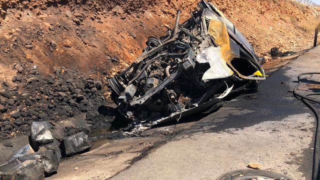 Şanlıurfa'da devrildikten sonra yanan panelvanın sürücüsü öldü