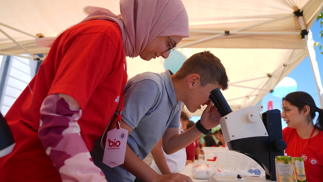 Erzurum'da akademisyenler, kırsaldaki çiftçiler ve çocuklarla buluştu